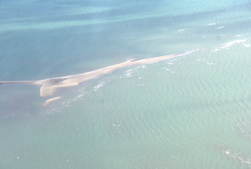 Banc de sable aux eaux paradisiaques mais glacées au milieu du Saint Laurent.