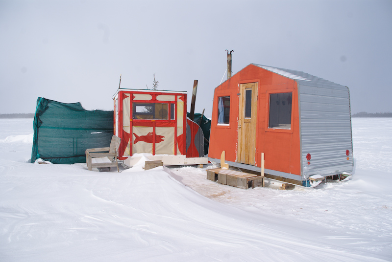 un vrai camp d'hiver sur le lac.