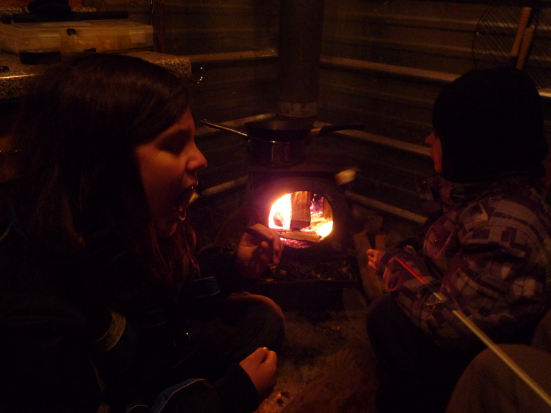 Une soirée dans une cabane à pêche.