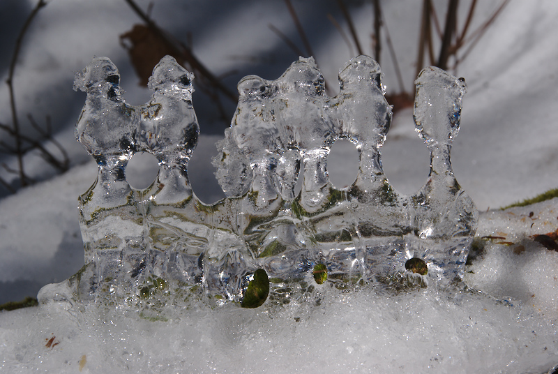La glace réapparaît et goutte jour après jour...