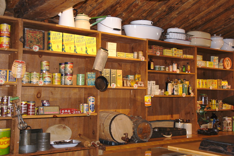 Visite du magasin général Dumoulon à Rouyn-Noranda. Une des premières épiceries de la région.