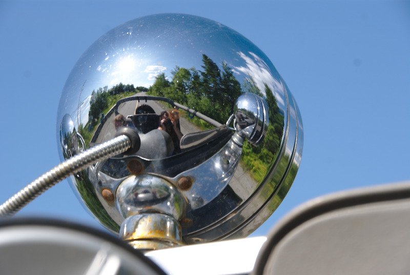 Une bébelle, faut que ça brille! Le chrome est un miroir.