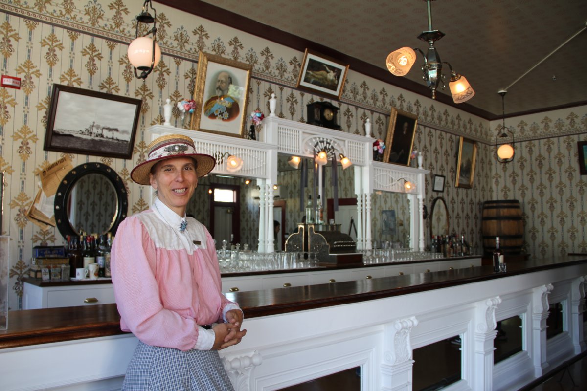 Le saloon "Red feather".