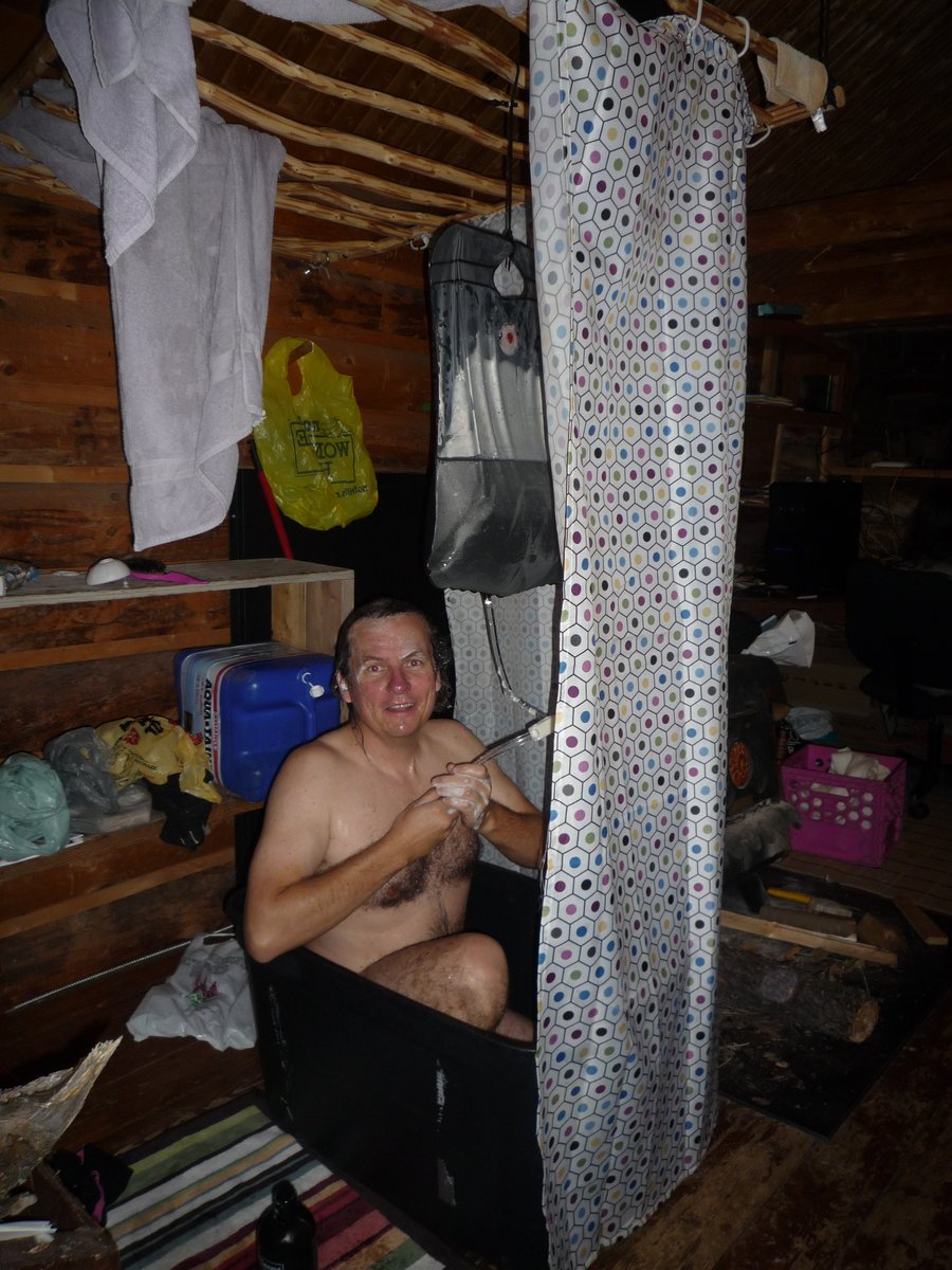 La salle de bain à côté du poële!
