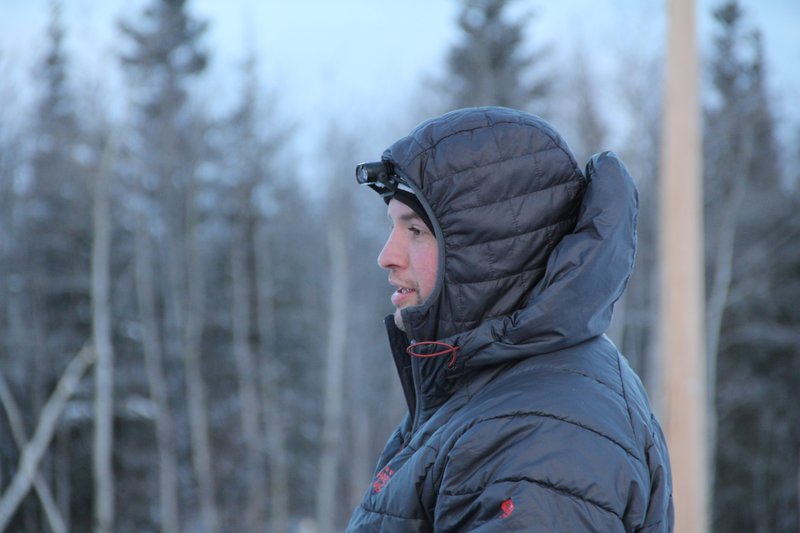 Seth Barnes, un musher qui va être dans l'obligation de laisser plusieurs chiens pour des raisons de santé.