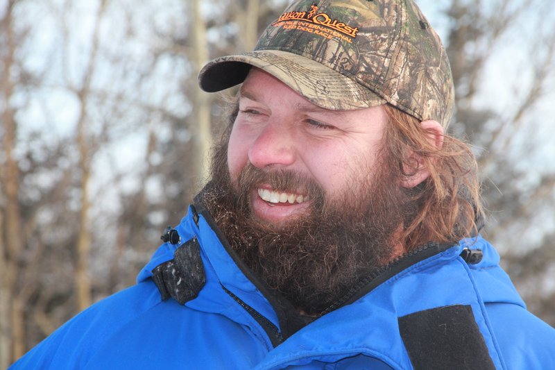 Le Marshal du contrôle de Braeburn qui veille sur les mushers et chiens. Il est aussi un musher avec plusieurs courses à son actif.