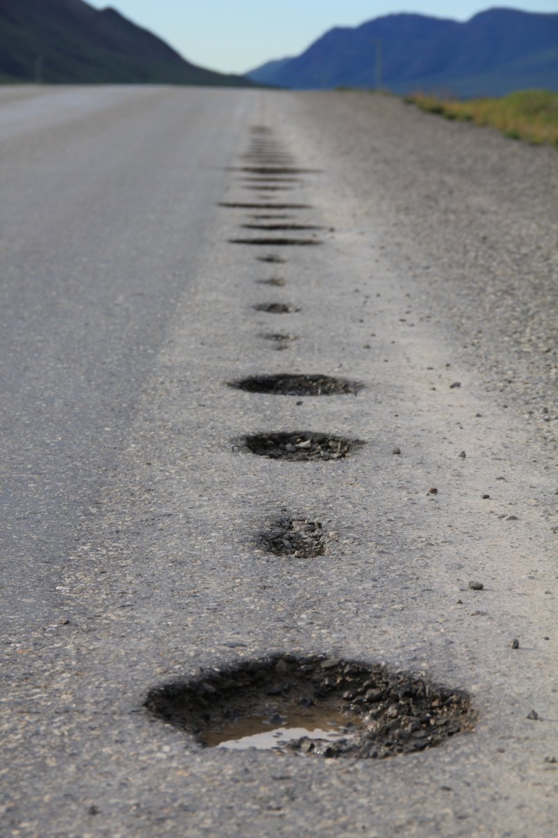 La route de la Dalton est propice aux crevaisons!
